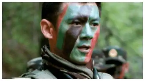 他曾是郑伊健的保镖,最穷时妻子嫁给他,如今是银幕特种兵王