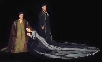 全明星阵容胡军濮存晰领衔主演的话剧哈姆雷特北京站即将拉开帷幕
