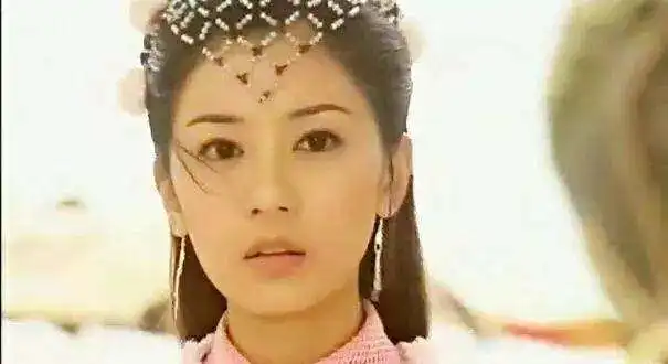 贾静雯修杰楷婚礼现场照曝光,咘咘见证婚礼在爸爸怀中感动抹眼泪