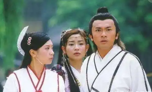 屠龙刀消失几十年却突然出现,谁在背后操控金庸我已暗示
