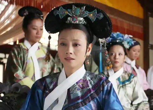 甄嬛传端妃故意避世,为何却说在等一个人
