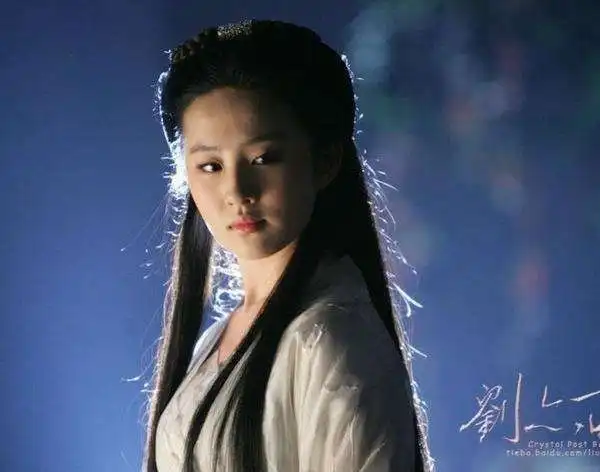 刘亦菲早年美国旧照曝光,诠释什么是真正的从小美到大20年一张脸的她们不显老的原因是
