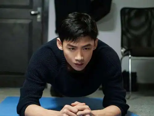 正午阳光新剧开端成口碑黑马,首播豆瓣满屏飘好评,连追6集收不住
