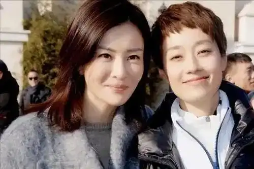 刘孜从演员跨为知名设计师,果断放手绯闻男友,嫁富商被宠16年
