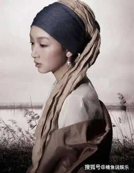 女星模仿名画造型,baby超有镜头感,而她像画里走出来的女子
