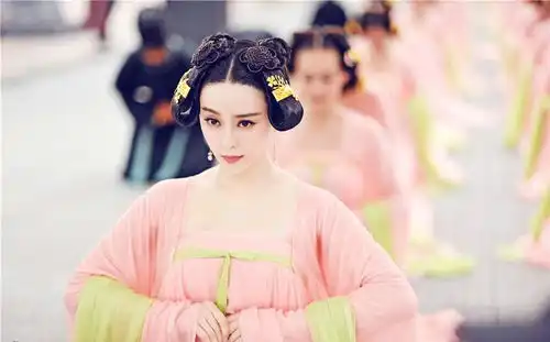 历史上的今天688年6月21日,武则天尊号为圣母神圣
