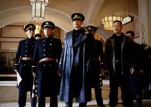 雷佳音李光洁,你俩组个老twins算了
