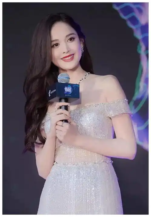 娜扎唐艺昕关晓彤李嘉欣
