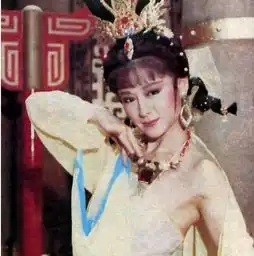 68岁潘迎紫古装剧照曝光,武则天霸气,小龙女娇俏
