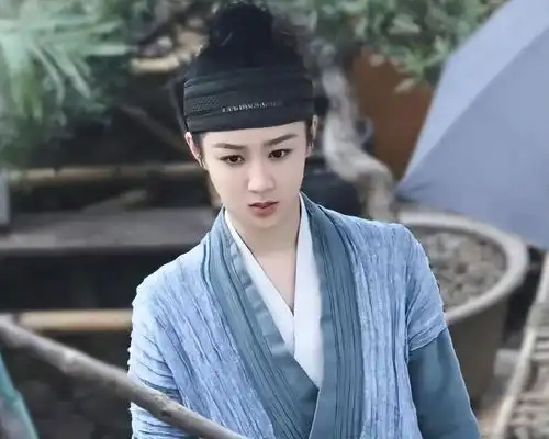 刘学义探班杨紫长相思剧组,相互送礼上热搜,粉丝有点担心