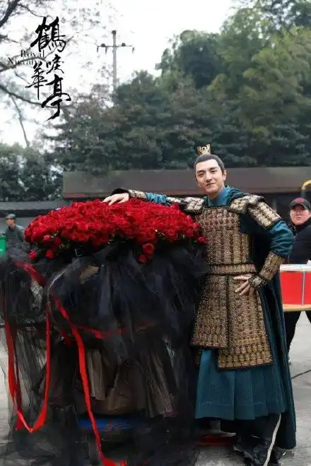 金瀚凭倾城时光爆红,新剧演反派虐惨罗晋,杀青剧照英武帅气
