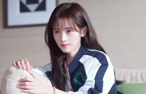 鞠婧祎挑战现汉服,看到她的腰围后,上帝这也太偏心了吧