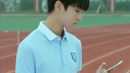 我们的少年时代王俊凯被老师体罚,父亲却漠不关心
