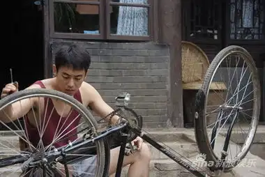 朱亚文正阳门下走街串巷为人仗义