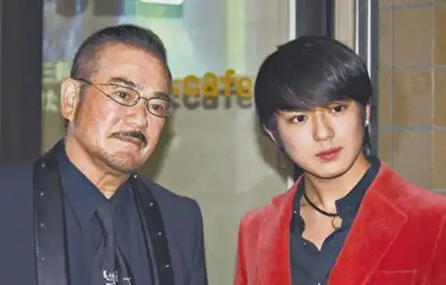 圣斗士星矢真人主演24岁帅气,曾感染新冠,明星父亲刚病逝