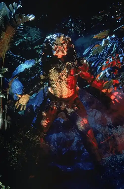 美漫志铁血战士打过施瓦辛格,打过异形,也打过蝙蝠侠