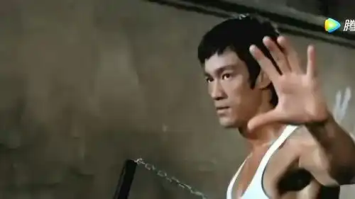 就你们这三脚猫功夫还敢调戏李小龙,这不是送死吗
