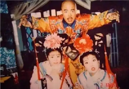 还珠格格幕后照曝光原来和林心如亲密的不是周杰,而是他
