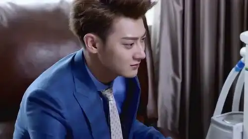 谈判官谢晓飞哭戏让观众瞬间入戏,网友看了直呼心疼飞总
