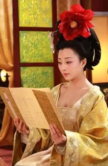 武媚娘殷桃,戏如人生,感情经历曲折,今被爆与某男演员恋爱