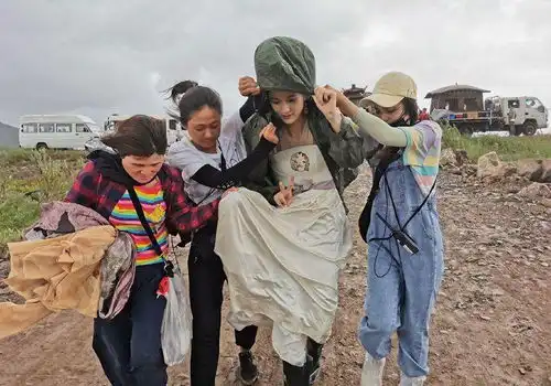 雪中悍刀行剧组近况张若昀再晒剧照,裴南苇造型曝光
