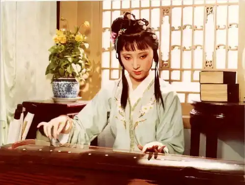八七版红楼梦林黛玉剧照
