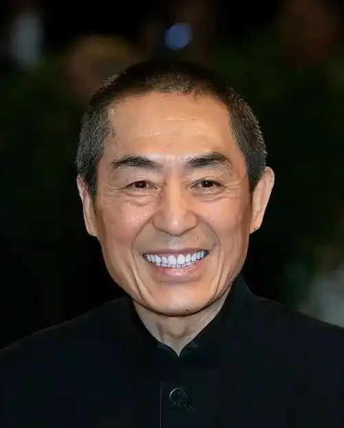 狐狸根本就藏不住张艺谋妻妾众多,私生子越来越像巩俐
