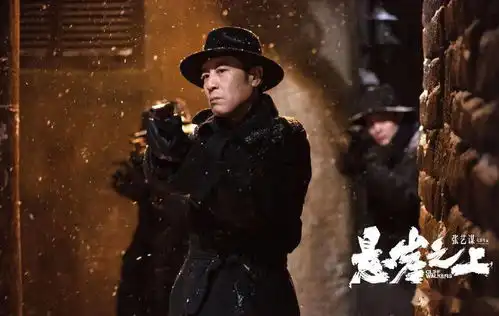 悬崖之上极端的白,极致的红
