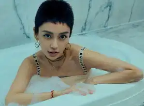 杨颖晒儿子正面照,五官和她小时候一模一样,谁还敢说baby整过容
