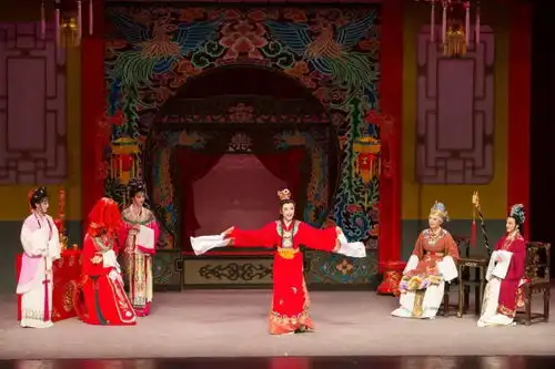 双城记4一个造梦追梦如梦圆梦的越剧世界
