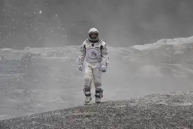 当我们穿越星际时该穿什么衣服
