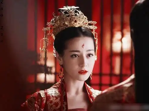 剧中那些惊艳时光的红衣女神,赵露思灵动刘亦菲清冷,你喜欢谁