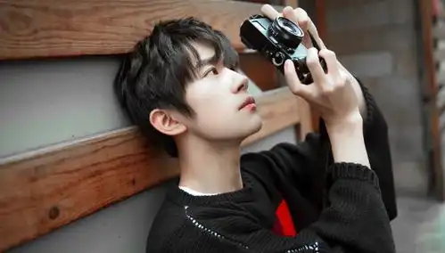 易烊千玺有点内敛但是挺有自己想法的,在公开场合很会说话和表现