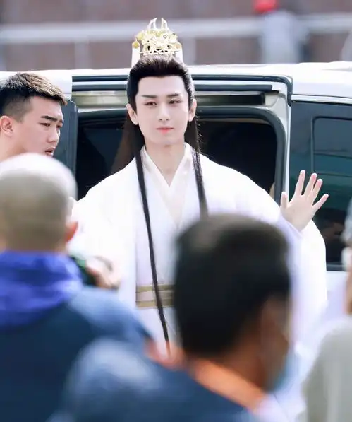 沉香如屑成毅定妆直播,帝君造型比司凤还好看,景甜却被指太像璇玑
