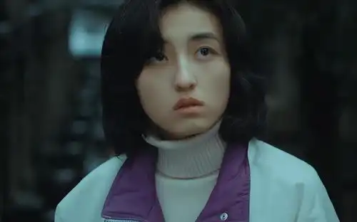 央视官宣回来的女儿,躲过张子枫,我却被47岁女二号给惊艳了
