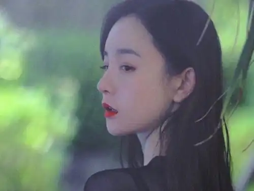 还记得杨幂的闺蜜张檬吗与小五恋爱后无戏可拍,网友自毁前程
