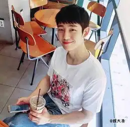 当你沉睡时,被帅气的制服小哥哥征服了,真是穿衣显瘦脱衣有肉啊
