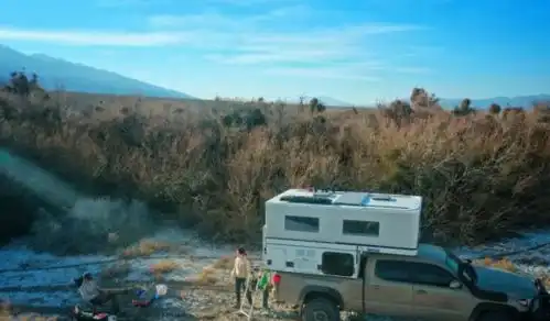 现实版荒野生存放弃豪宅古董和一切,他开着一辆房车去北极
