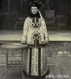 清朝真实照片中,70岁的慈禧太后为何无白头发这要感谢身边女官