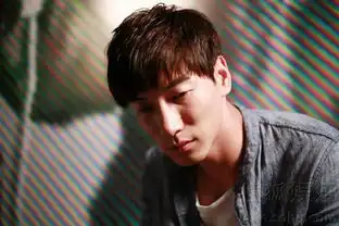 六次别离张亮戏份杀青凌晨雨夜收工庆祝6856134