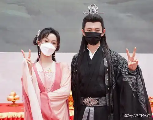 沉香如屑最新路透,成毅片场拍戏脚伤还没好,杨紫举动太暖心