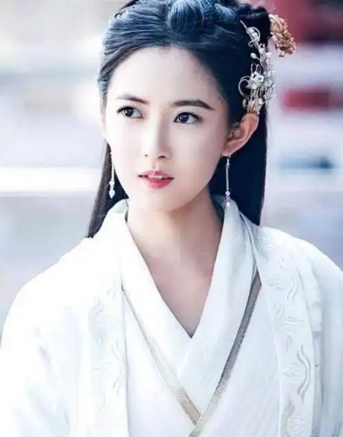 10女星古装白衣,鞠婧祎刘亦菲张馨予赵丽颖杨幂,谁最仙气飘飘
