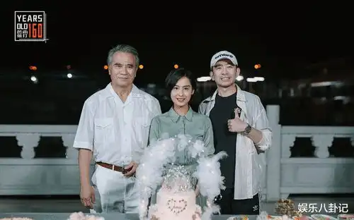 紫霞仙子朱茵生日,剧组给她庆生送惊喜,高清照哪像49岁