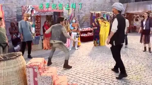 动作电影电影功夫瑜伽ng花絮,李治廷认真刻苦排练动作意外受伤
