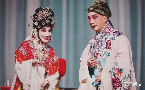 冯小刚饭局被大佬搂在怀中,徐帆在旁不敢插嘴,这人是谁呢
