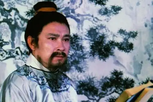 贾政选给宝玉的妾室是谁不是袭人晴雯,精心培养却被贾环截胡
