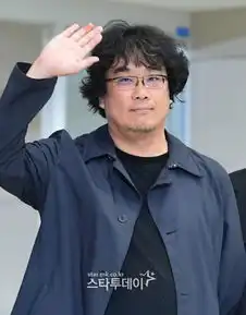 奉俊昊宋康昊寄生虫戛纳载誉而归期待与本土观众的相会
