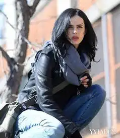 杰西卡琼斯剧照首次曝光主演合作开发多部电影将播
