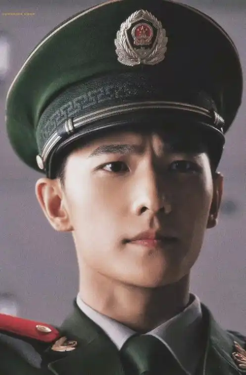 杨洋新剧特战荣耀成倍速终结者,冲上热搜,网友不能吃饭
