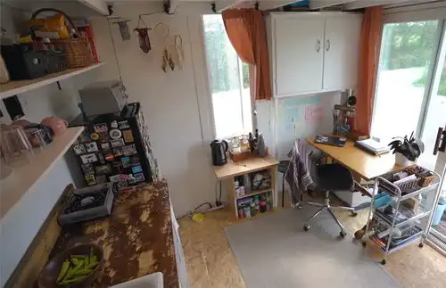 她低价买下10㎡迷你房,蜗居日子转眼已1年,网友自得其乐
